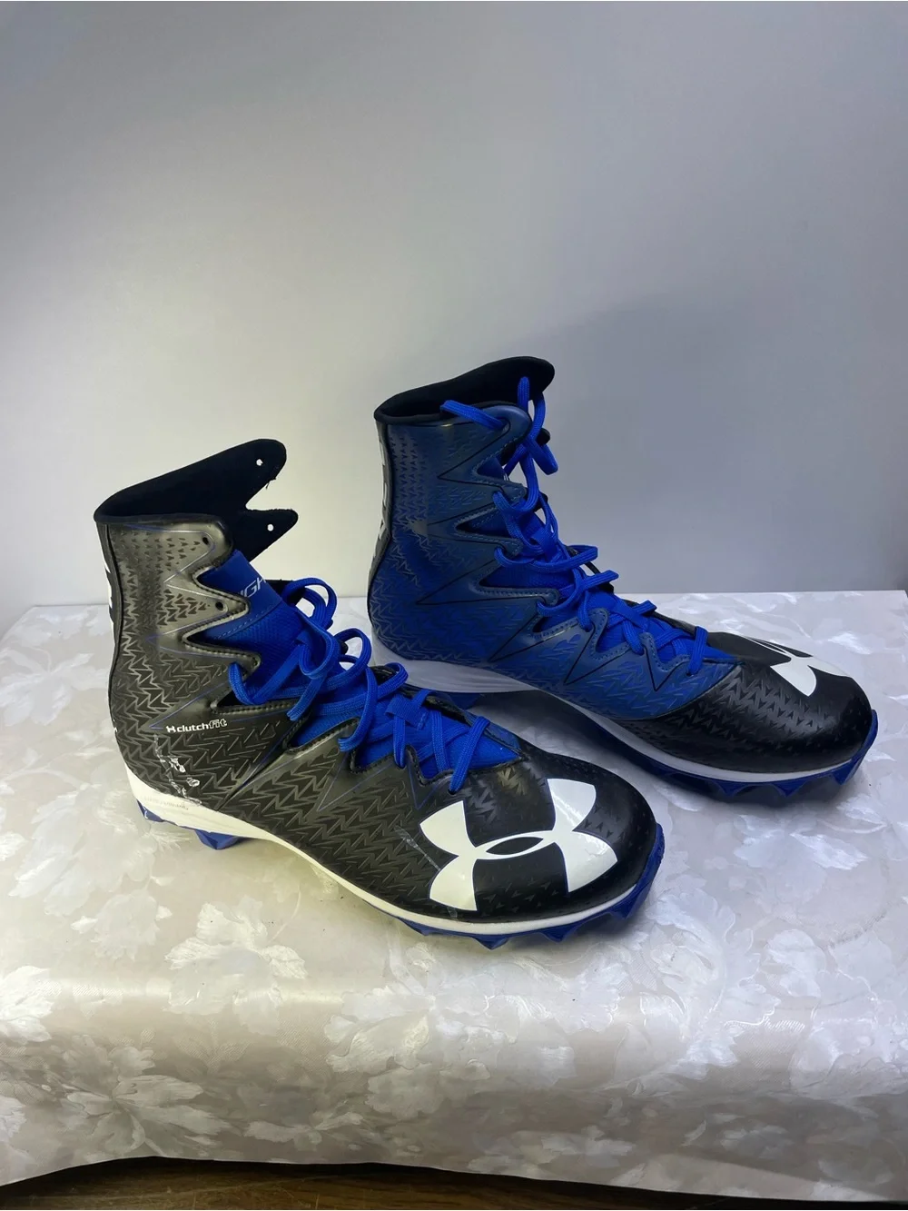 Under Armour Men's Blue and Black Athletic Cleats